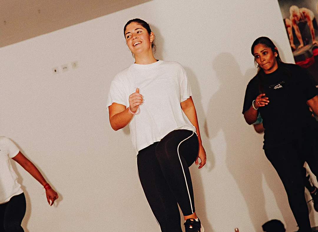 Aula de step com sócias no Grupo Arena